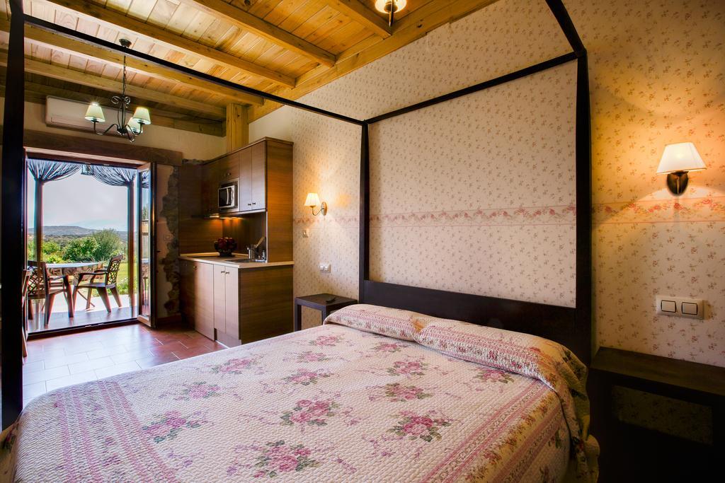 Apartamentos El Jardin Del Poeta Guijo de Granadilla Pokoj fotografie