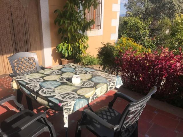 Apartamentos El Jardin Del Poeta Guijo de Granadilla Pokoj fotografie