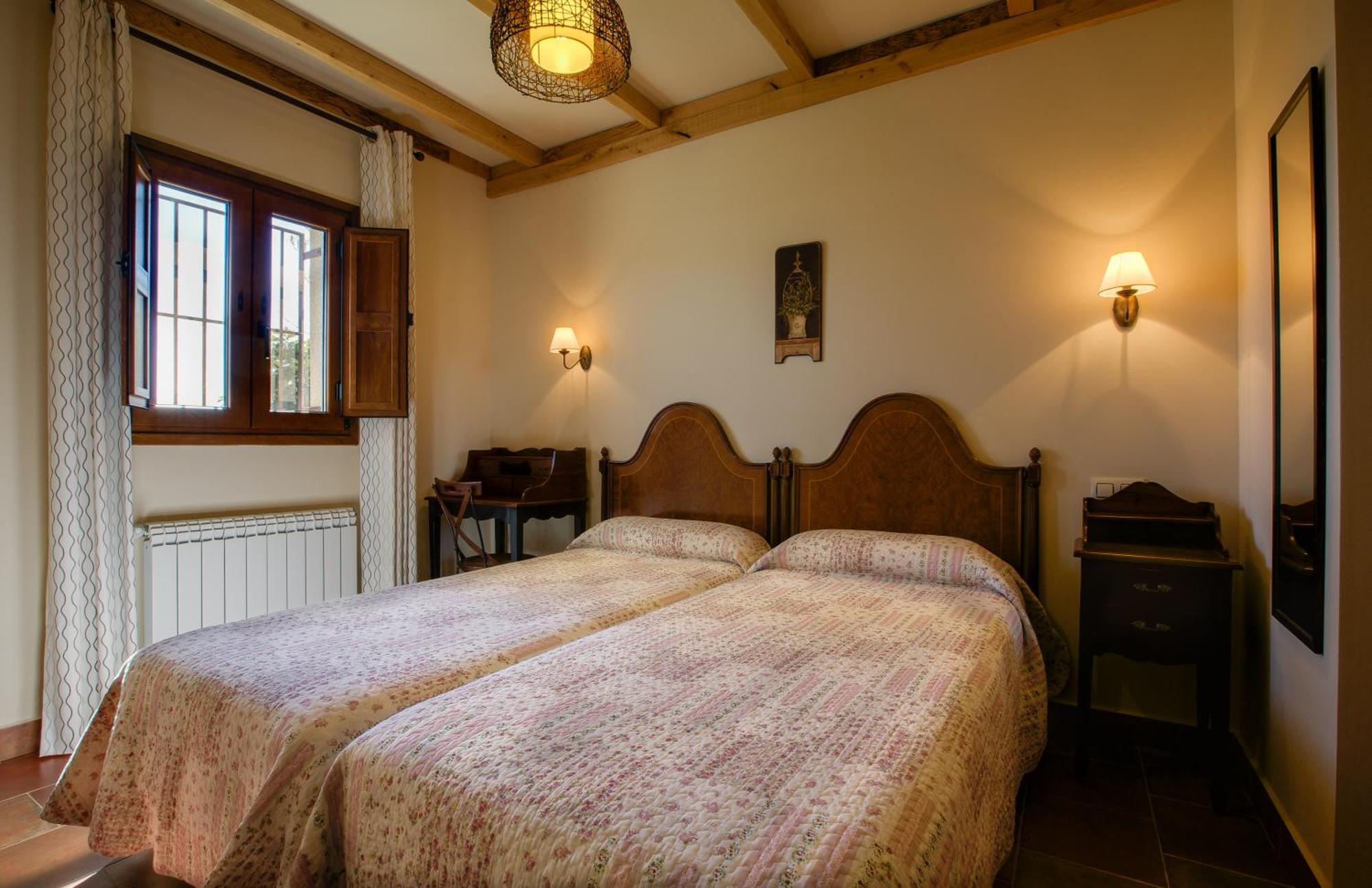 Apartamentos El Jardin Del Poeta Guijo de Granadilla Pokoj fotografie