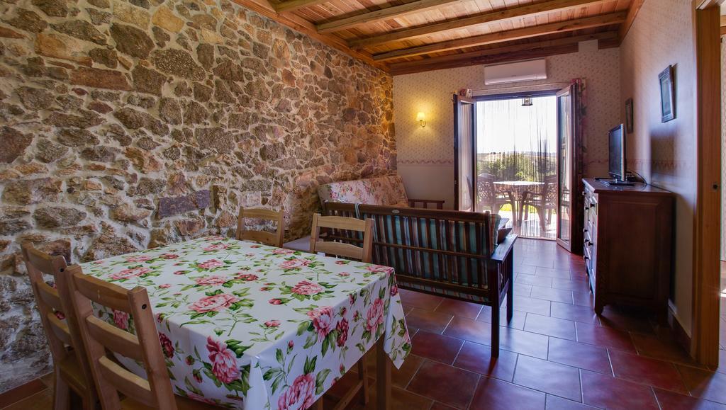 Apartamentos El Jardin Del Poeta Guijo de Granadilla Exteriér fotografie